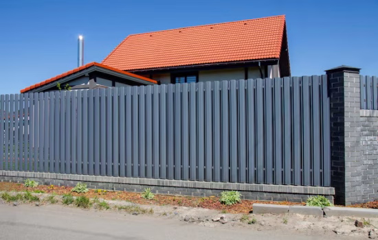 modern-metal-picket-fence-pale-picket-fence_1283082-85